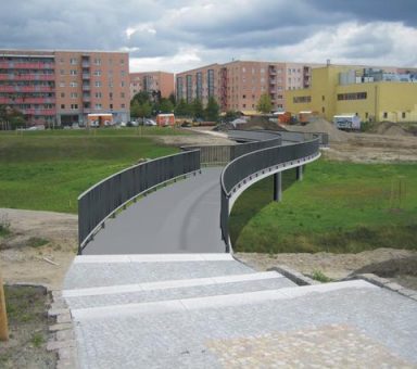 Fuß- und Radwegbrücke Hellersdorfer Graben in Berlin